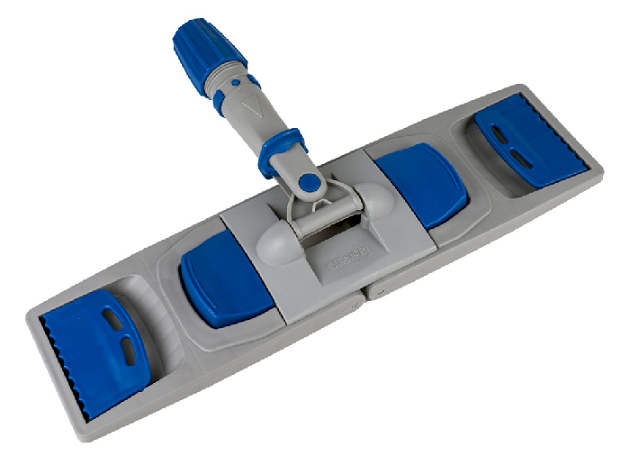 Держатель предназначен для удобного крепления МОП-насадок. Идеально подходит для профессионального клининга. Незаменим для мытья полов в офисах, магазинах, отелях, ресторанах, домах, квартирах и других местах, требующих частой и качественной уборки. Держатель изготовлен из высокопрочного пластика, устойчивого к ежедневным нагрузкам. Совместим с плоскими мопами для швабр с типом крепления "карман" и "ухо". Оснащен двумя педалями для удобного складывания. Подходит для большинства моделей рукояток. Поворотный шарнир обеспечивает маневренность держателя, позволяя мыть горизонтальные и вертикальные поверхности: стены, потолки, ступени лестниц. Удобен для уборки под мебелью и витринами. Большая рабочая поверхность держателя равномерно прилегает к полу, обеспечивает быструю и эффективную уборку.