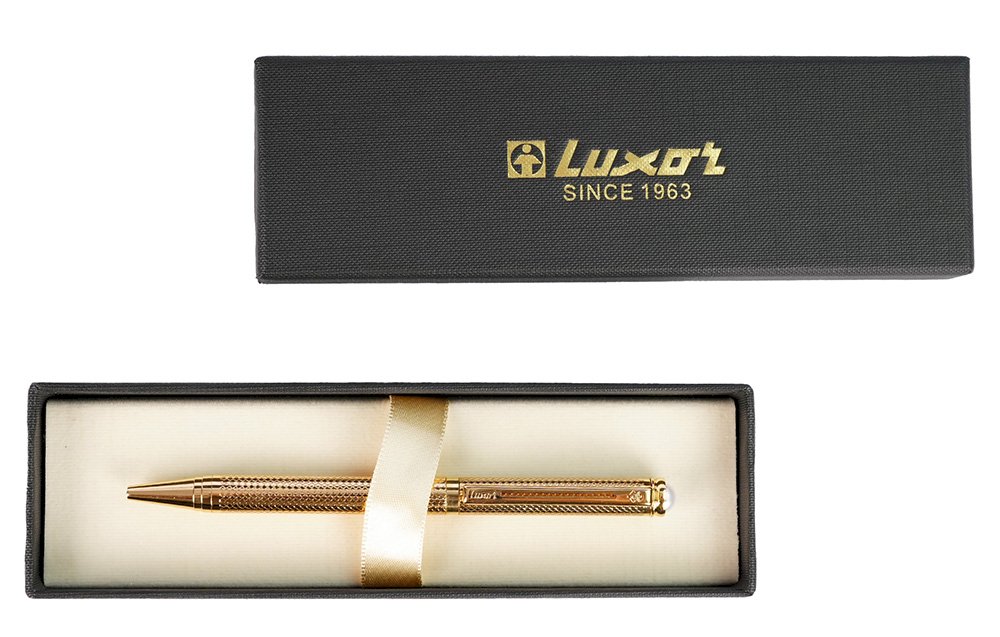 Подарочная шариковая ручка Luxor Elen – это элегантный письменный инструмент с корпусом золотого цвета, выполнен из высококачественного металла с гладким, изысканным покрытием. Сбалансированная конструкция обеспечивает комфортное и продолжительное письмо без усталости.. Оснащена пишущим узлом 0,7 мм и высококачественными синими чернилами, обеспечивающими плавное, четкое и комфортное письмо. Длина непрерывной линии письма до 3000 метров. Классический кнопочный механизм - надежный и удобный в использовании. Поставляется в стильной подарочной коробочке - оптимальный выбор для делового подарка.
