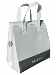 Термошопер выполнен из спанбонда с ламинацией, отличается повышенной прочностью, влагостойкий, устойчив к разрыву, не мнется, легко моется, долговечен в использовании, сохраняет насыщенный цвет и товарный вид при интенсивной эксплуатации. Оснащен удобными мягкими ручками и защитным клеевым клапаном. Жесткое дно и многослойная структура обеспечивают прочность при повышенных нагрузках и удобство при транспортировке. Дополнительный слой из металлизированной пленки поддерживает необходимую температуру содержимого до 5 часов. Термосумка совместима с аккумулятором холода. Выдерживает нагрузку до 10 кг. Является экологичной альтернативой одноразовым пакетам. Термосумка из спанбонда с ламинацией предназначена для доставки замороженных продуктов или горячих готовых блюд, широко используются в розничной торговле. Размер 25+16х26 см. В упаковке 300 штук.