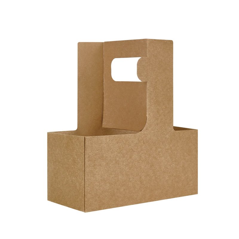 Держатель для двух стаканов ECO CUPHOLDER предназначен для удобной транспортировки стаканов с горячими и холодными напитками. Выполнен из качественного крафтового картона, обеспечивает надежность и экологичность упаковки. Эргономичная ручка позволяет комфортно переносить напитки, освобождая руки для других задач. Конструкция держателя надежно фиксирует стаканы, предотвращает опрокидывание. Может использоваться для стаканов различного диаметра. Крафтовый дизайн придает упаковке естественный и стильный внешний вид, подчеркивает заботу о экологии. Держатель легко складывается и занимает минимум места при хранении. Прочная конструкция выдерживает вес наполненных стаканов, обеспечивает безопасную транспортировку. Материал устойчив к воздействию влаги от конденсата на стаканах.

Подходит для кофеен, ресторанов быстрого питания, служб доставки еды и напитков, кафе быстрого обслуживания и на АЗС. 

Размер 160х80х80 мм. В транспортной упаковке 50 штук. Произведено в России.
