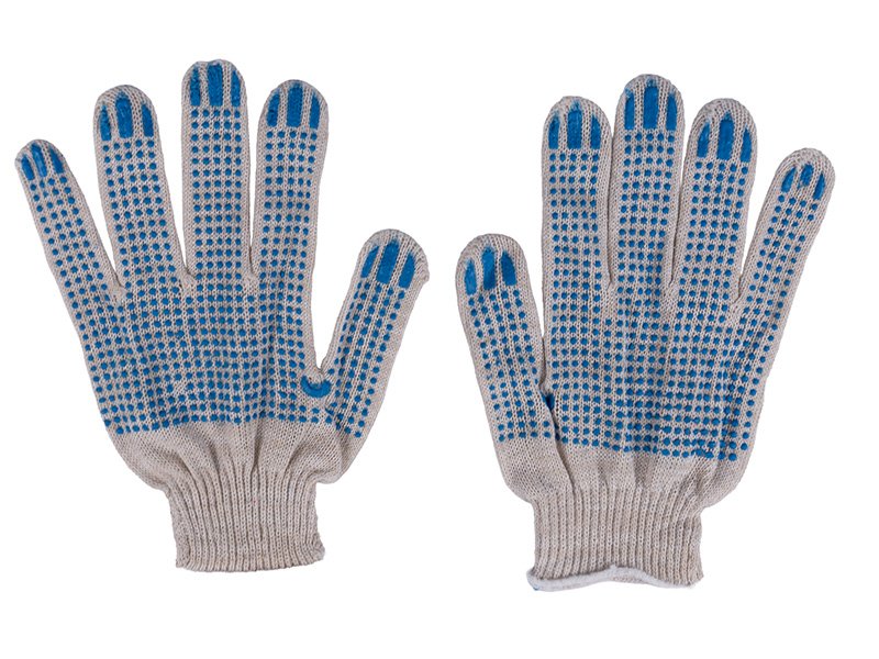 Перчатки хлопчатобумажные с ПВХ напылением предназначены для защиты рук при выполнении различных видов работ. Изготовлены из качественного хлопка с использованием технологии вязки 10 класса и трех нитей, обеспечивают оптимальную плотность и прочность изделия. Точечное ПВХ напыление на пальцах и ладони обеспечивает сцепление с инструментами и обрабатываемыми поверхностями, предотвращает скольжение рук во время работы. Покрытие повышает износостойкость перчаток в местах наибольшего контакта, продлевает срок службы изделия. Хлопчатобумажная основа обеспечивает воздухопроницаемость, отвордит влагу рук при длительном использовании. Эластичная манжета плотно облегает запястье, исключает попадание пыли и мелких частиц внутрь перчатки.

Область применения: строительные и монтажные работы, складские операции, работа с инструментами, погрузочно-разгрузочные работы, садово-огородные работы, автосервис, промышленные предприятия.
