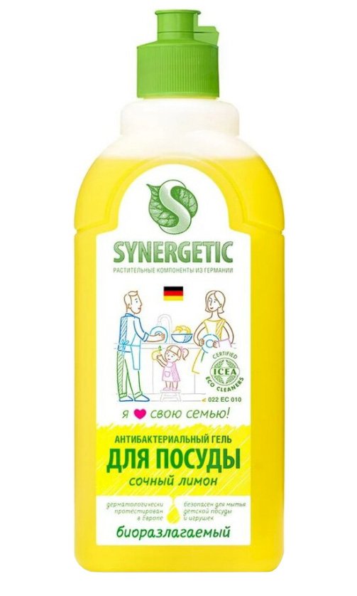 Синергетик гель для мытья посуды Лимон объемом 500 мл - биоразлагаемое средство для эффективного и безопасного очищения всех видов посуды и кухонных поверхностей. Концентрированная формула на основе растительного глицерина и эфирных масел лимона легко справляется с жиром, налетом и стойкими загрязнениями даже в холодной воде, создавая обильную пену и нейтрализуя неприятные запахи. Благодаря антибактериальным свойствам гель уничтожает 99,9% микробов, что делает его идеальным для мытья детской посуды, бутылочек, сосок и игрушек. Средство не сушит кожу рук, полностью смывается и имеет свежий цитрусовый аромат. Экономичный расход, экологичный состав (подтвержденный международным сертификатом) и безопасность для септиков позволяют использовать гель в домашних условиях, детских учреждениях, предприятиях общественного питания, офисах и гостиницах. 
