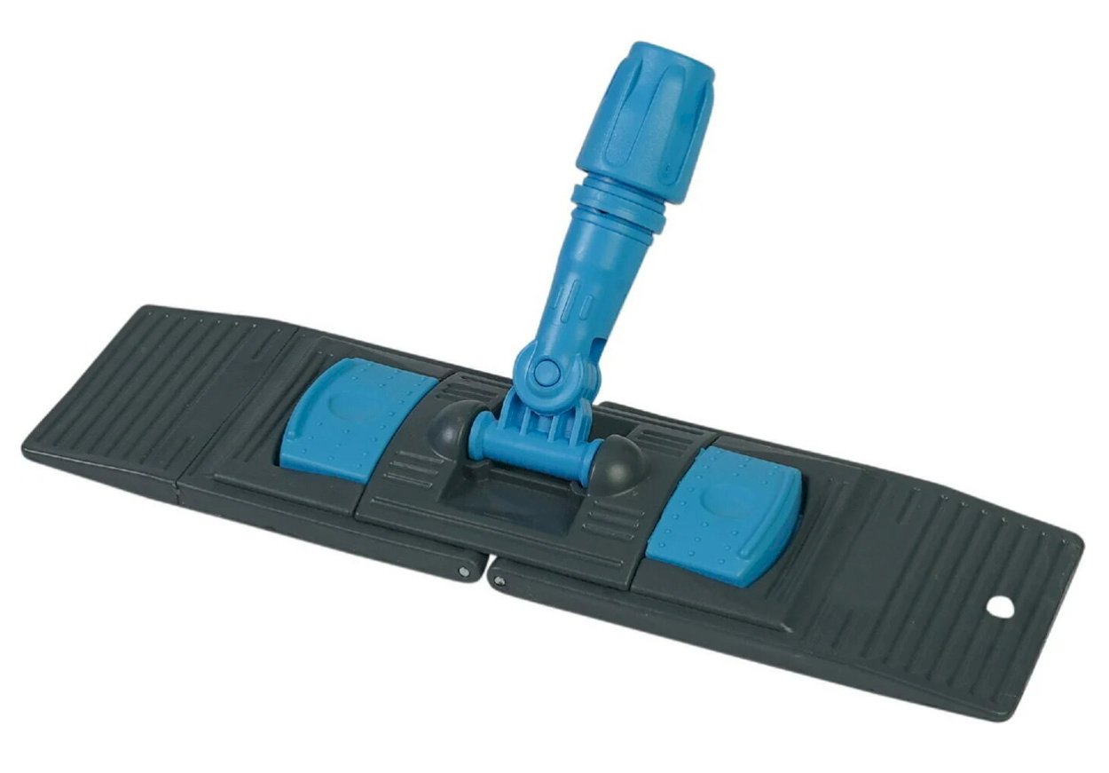 Держатель мопов предназначен для профессиональной уборки внутренних помещений. Выполнен из высококачественного полипропилена, устойчив к химическим моющим средствам. Складная конструкция с креплением типа "карман" позволяет быстро и надежно фиксировать моп, обеспечивает удобную замену насадок в процессе работы. Эргономичная форма держателя способствует равномерному распределению давления по всей рабочей поверхности, повышает эффективность уборки. Шарнирное соединение позволяет проводить уборку в труднодоступных местах. Размер 40х11 см подходит для очищения больших площадей, позволяет сократить время уборки и повысить производительность труда. Прочный пластиковый корпус устойчив к механическим повреждениям, не деформируется при интенсивном использовании. Синий цвет позволяет использовать держатель в системе цветового кодирования для предотвращения перекрестного загрязнения в различных зонах уборки. Держатель совместим с рукоятками диаметром 18-23 мм с резьбовым креплением.

Область применения: профессиональный клининг, медицинские и образовательные учреждения, предприятия общественного питания, гостиничный бизнес, торговые и офисные комплексы.

