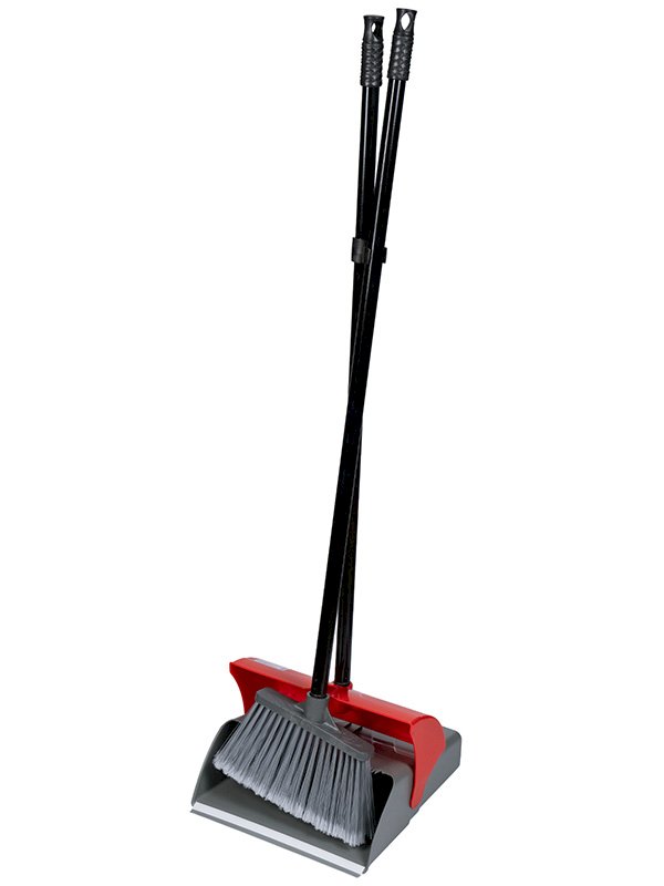 Комплект для сухой уборки пола включает в себя совок для мусора и щётка, изготовлен из прочного пластика. Совок оснащен крышкой, которая открывается при установке совка на пол для заметания мусора. Край совка плотно прилегает к полу, не давая мусору рассыпаться при заметании. Удлиненные ручки позволяют без нагибания производить уборку мусора щёткой в совок.