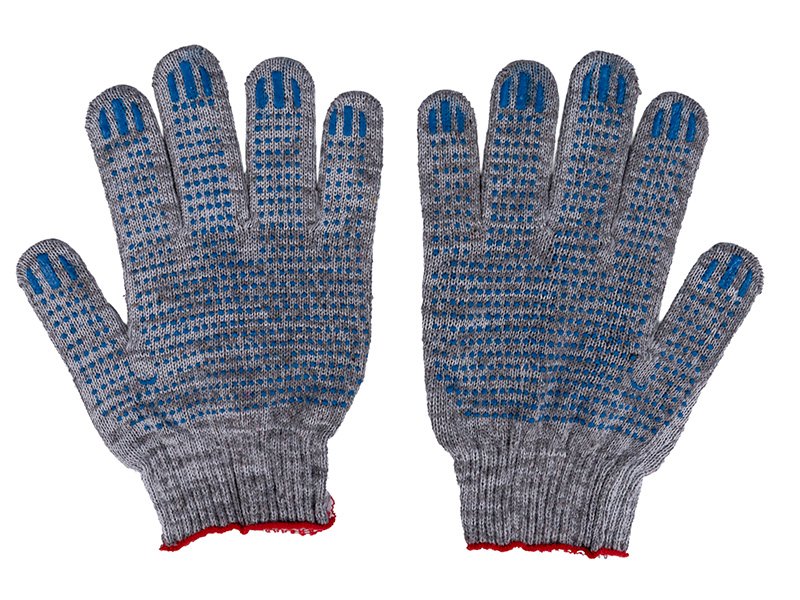 Перчатки хлопчатобумажные с ПВХ напылением предназначены для защиты рук при выполнении различных видов работ. Изготовлены из качественного хлопка с использованием технологии вязки 7 класса и четырех нитей, обеспечивают оптимальную плотность и прочность изделия. Точечное ПВХ напыление на пальцах и ладони обеспечивает сцепление с инструментами и обрабатываемыми поверхностями, предотвращает скольжение рук во время работы. Покрытие повышает износостойкость перчаток в местах наибольшего контакта, продлевает срок службы изделия. Хлопчатобумажная основа обеспечивает воздухопроницаемость, отвордит влагу рук при длительном использовании. Эластичная манжета плотно облегает запястье, исключает попадание пыли и мелких частиц внутрь перчатки.

Область применения: строительные и монтажные работы, складские операции, работа с инструментами, погрузочно-разгрузочные работы, садово-огородные работы, автосервис, промышленные предприятия.