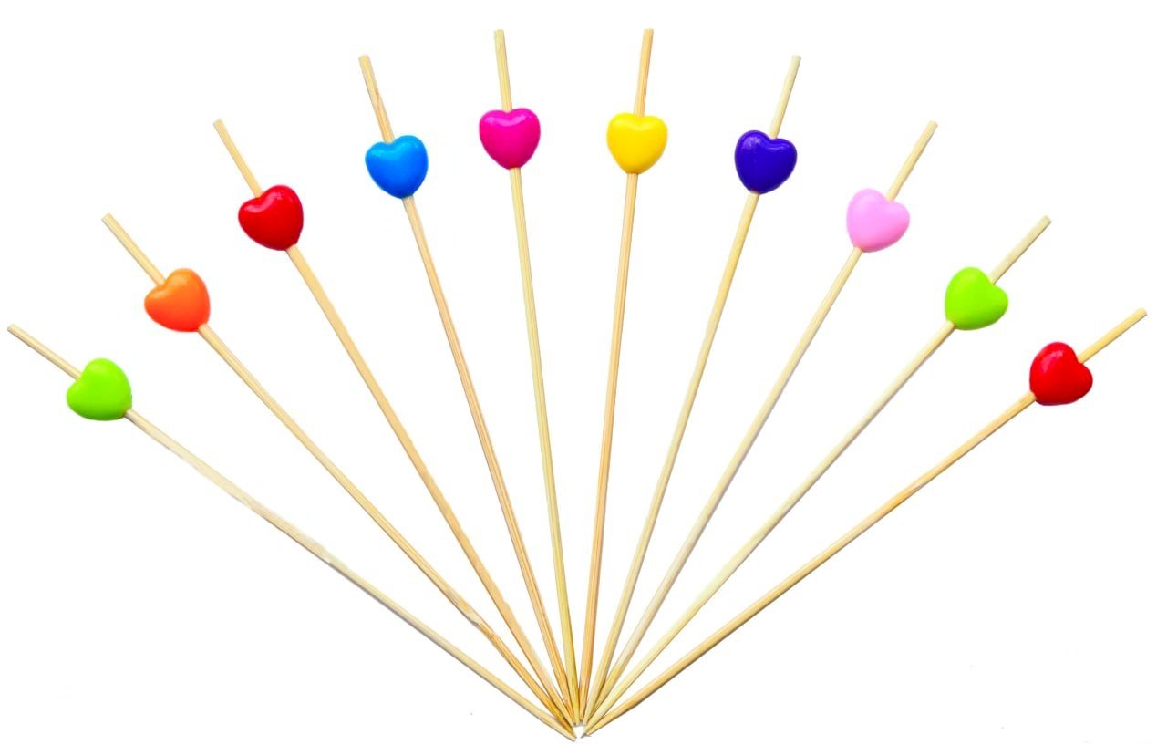 Пика бамбуковая Сердце предназначена для сервировки канапе, закусок, фруктов и других блюд на праздничном столе, позволяет создавать оригинальные композиции. Выполнена из натурального бамбука, отличается прочностью и экологичностью. Материал устойчив к влаге и не деформируется при использовании. Декоративная форма в виде сердца придает особый шарм подаче блюд, создает романтическую атмосферу и украшает сервировку. Удобная длина 12 см позволяет легко накалывать различные продукты, декоративная верхушка служит удобным держателем.

Пики подходят для оформления фуршетов, банкетов, свадебных торжеств, дней рождения и других праздничных мероприятий. 
