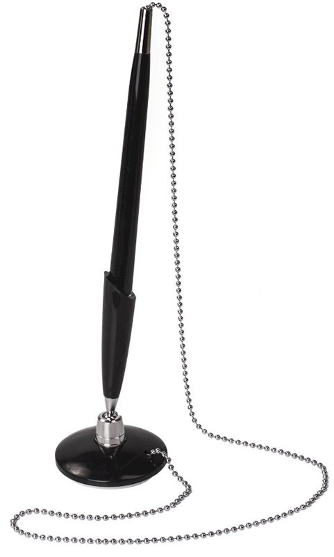 Ручка шариковая настольная Brauberg Стенд-Пен Блэк имеет чернила синего цвета. Корпус круглой формы, выполнен из пластика черного цвета. Имеет подставку на липучке и цепочку. Стандартный пишущий узел оставляет линию толщиной 0,5 мм. Используется в административных отделах офисов, на ресепшене в гостиницах, в курьерских службах.