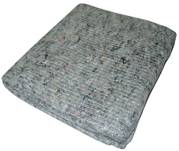 Ткань для пола холстопрошивное полотно предназначена для влажной уборки и мытья полов в жилых и общественных помещениях. Изготовлена из натурального хлопка методом холстопрошивания, обеспечивает высокую прочность и долговечность изделия. Холстопрошивная технология создает плотную структуру полотна с отличными впитывающими свойствами. Ткань эффективно поглощает влагу, удаляет загрязнения и пыль с различных напольных покрытий: линолеума, ламината, паркета, плитки. Края полотна обработаны оверлоком, предотвращают осыпание нитей и продлевают срок службы изделия. Качественная обметка краев обеспечивает аккуратный внешний вид и сохранение формы после многократных стирок. Размер 70х80 см позволяет быстро и эффективно убирать большие площади. Удобный формат подходит для использования в профессиональной уборки в офисах, магазинах, учебных заведениях. Ткань легко стирается, быстро сохнет, сохраняет свои свойства после многократного использования. 