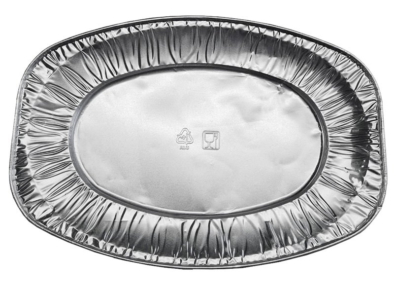 Блюдо овальное предназначено для приготовления, подачи и хранения различных блюд. Овальная форма идеально подходит для запекания мяса, рыбы, овощей и других блюд. Размер 355х245х21 мм. Универсальное решение для профессиональной кухни, столовых, ресторанов и кафе, кейтеринга и предприятий общественного питания.

Алюминиевые блюда подходят для использования в духовых шкафах, конвекционных печах и на открытом огне. Выдерживают температуру до 250°С. Материал не впитывает запахи и жиры, легко очищается после использования. 
Фольгированная поверхность обладает отличными теплопроводными свойствами, что способствует быстрому и равномерному приготовлению блюд. Низкие бортики облегчают извлечение готовой продукции и подачу на стол.

Блюда поставляются в упаковке по 10 штук.