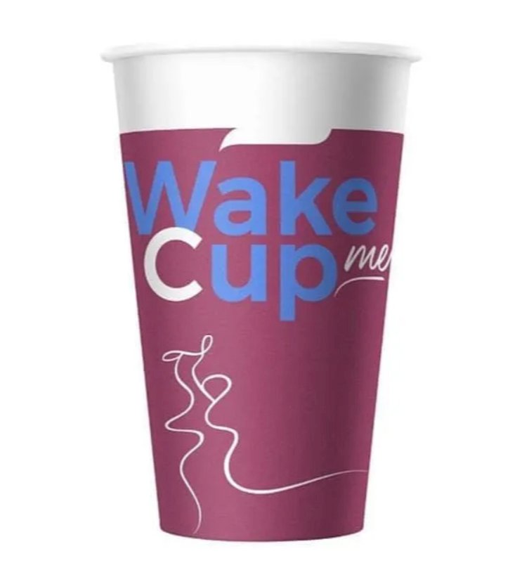 Стакан бумажный Wake Me Cup предназначен для подачи горячих и холодных напитков в кафе, ресторанах, офисах и на мероприятиях. Выполнен из качественной пищевой бумаги, безопасен для контакта с продуктами питания. Стакан надежно удерживает форму при наполнении жидкостью, не размокает и не деформируется. Подходит для кофе, чая, какао, соков, газированных напитков и других холодных и горячих напитков. Рабочий объем составляет 300 мл, полный объем до краев 340 мл. Диаметр 80 мм, высота 116 мм. Удобные размеры позволяют комфортно держать стакан в руке. Стильный дизайн придает презентабельный внешний вид и подчеркивает качество подаваемых напитков. Стаканы совместимы со стандартными крышками диаметром 80 мм, что позволяет использовать их для напитков навынос. Экологичная бумажная упаковка легко утилизируется, не наносит вреда окружающей среде.