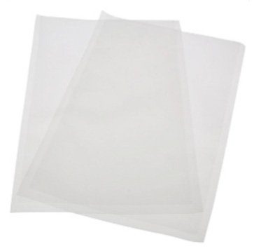 Вакуумный пакет 200×300 мм - профессиональное решение для надежной вакуумной упаковки пищевых продуктов на предприятиях пищевой промышленности, в мясных и рыбных цехах, супермаркетах, ресторанах, кейтеринговых компаниях, фермерских хозяйствах, а также для бытового использования. Выполнен из двухслойного материала (полиэтилентерефталата и полиэтилена) толщиной 95 мкм, что обеспечивает повышенную прочность и устойчивость к механическим повреждениям, включая проколы острыми костями или краями продуктов. Высокая прозрачность материала позволяет визуально контролировать состояние содержимого без вскрытия упаковки, а отличные барьерные свойства надежно защищают от доступа воздуха, влаги и посторонних запахов. Вакуумный пакет значительно продлевает срок хранения продуктов, сохраняя их свежесть и вкусовые качества. Совместим с промышленными и бытовыми камерными вакууматорами, выдерживает заморозку и кратковременный контакт с горячими продуктами. Компактный размер 200×300 мм идеален для порционной упаковки небольших продуктов: филе рыбы, мяса, колбас, сыров, орехов, ягод или готовых порционных блюд и полуфабрикатов. В упаковке 1000 штук.
