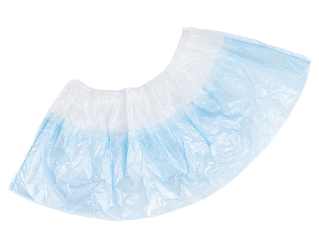 Одноразовые усиленные бахилы используются для защиты напольных покрытий от уличной грязи и влаги в медицинских, образовательных и детских учреждениях, лабораториях, музеях, пищевых и фармацевтических производственных помещениях, салонах красоты, спортивных комплексах. Подходят для работ на загрязненных уличных участках. Бахилы изготовлены из прочного полиэтилена низкого давления толщиной 50 мкм, устойчивы к разрывам, истиранию и деформации. Технология термоспайки и прочные торцевые швы гарантируют целостность конструкции. Двойная резинка по всей длине обеспечивает плотное прилегание к обуви любого размера, а двойная подошва предотвращает скольжение и увеличивает срок службы даже при активном движении. Представлены в бело-синем цвете. В упаковке 100 штук.
