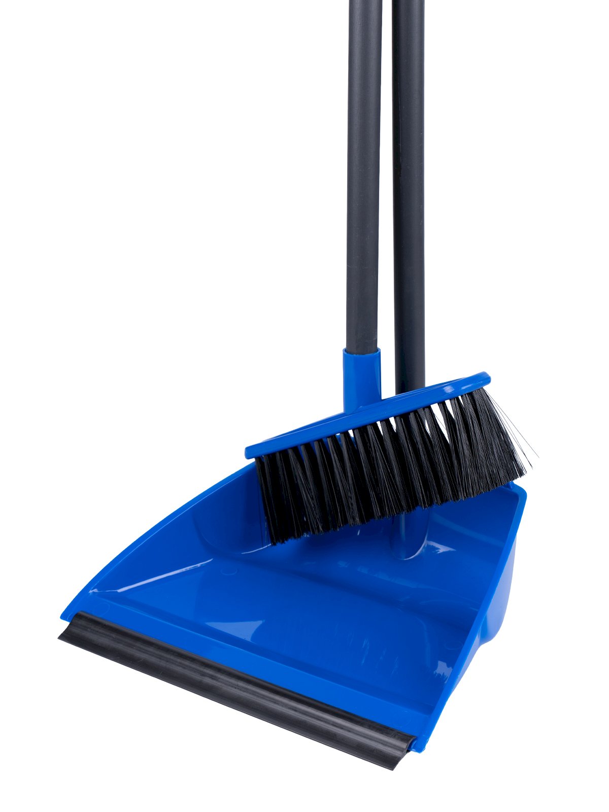 Комплект для уборки Optiline Ленивка обеспечивает удобство и функциональность. Включает в себя щетку и совок для сухой уборки внутренних помещений. Вместительный пластиковый совок имеет сглаженную кромку, благодаря которой удобнее собирать мелкий мусор. Щетка оснащена длинной щетиной для сбора мусора различного объема, позволяет извлекать мусор из труднодоступных мест. Ручки щетки и совка крепятся между собой для компактного хранения. Цвет синий.

Размеры:
 Фактическая длина щетины: 5,5 см
 Ширина колодки: 3,5 см
 Высота рукоятки у щетки, идет под наклоном: 8 см
 Длина совка (внутренняя часть): 16 см
 Глубина совка: 7 см
 Ширина совка: 25 см
 Высота рукоятки у совка: 5 см
 Высота с черенком: высота совка с черенком: 76 см
 Общая высота совка + щетка: 85,5 см
